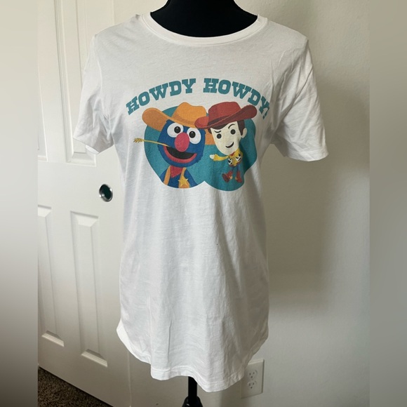 Next Level Apparel Tops - Disney Pixar Toy Story x Sesame Street “Howdy Howdy” Graphic Tee | Size Small